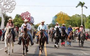 Espectacular desfile hípico por las calles de Managua