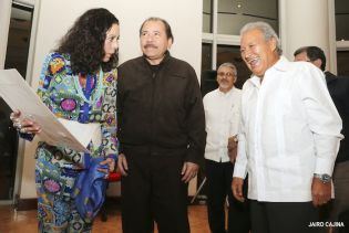 Daniel y Rosario sostienen encuentro con presidente electo de El Salvador, Salvador Sánchez Cerén