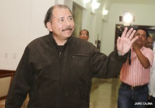 Daniel y Rosario sostienen encuentro con presidente electo de El Salvador, Salvador Sánchez Cerén