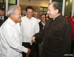 Daniel y Rosario sostienen encuentro con presidente electo de El Salvador, Salvador Sánchez Cerén