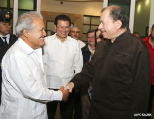 Daniel y Rosario sostienen encuentro con presidente electo de El Salvador, Salvador Sánchez Cerén