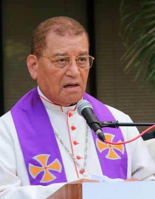 Cardenal Miguel celebra Viacrucis en la UNICA