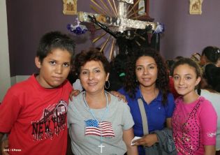 Cardenal Brenes participa en Viacrucis en Carazo