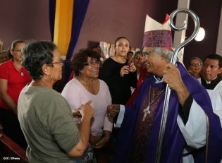 Cardenal Brenes participa en Viacrucis en Carazo
