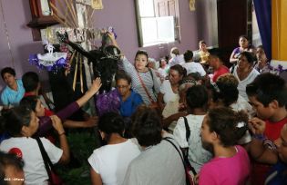 Cardenal Brenes participa en Viacrucis en Carazo