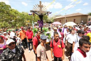 Cardenal Brenes participa en Viacrucis en Carazo