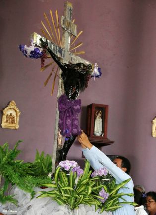 Cardenal Brenes participa en Viacrucis en Carazo