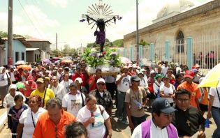 Cardenal Brenes participa en Viacrucis en Carazo