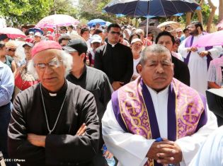 Cardenal Brenes participa en Viacrucis en Carazo