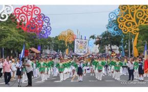 Desfile Patrio 2022 desde la Avenida de Bolívar a Chávez