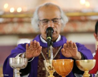Cardenal Brenes participa en Viacrucis en Carazo