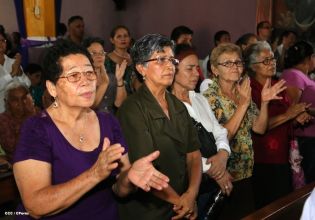 Cardenal Brenes participa en Viacrucis en Carazo