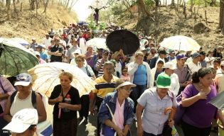 Cardenal Brenes participa en Viacrucis en Carazo