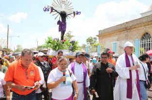 Cardenal Brenes participa en Viacrucis en Carazo