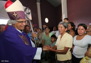 Cardenal Brenes participa en Viacrucis en Carazo