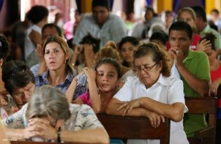 Cardenal Brenes participa en Viacrucis en Carazo
