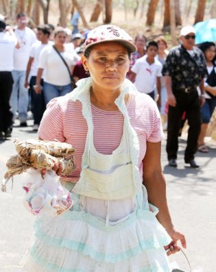 Cardenal Brenes participa en Viacrucis en Carazo