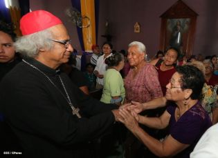Cardenal Brenes participa en Viacrucis en Carazo