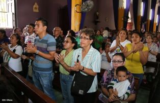Cardenal Brenes participa en Viacrucis en Carazo