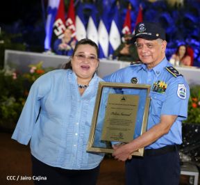 Presidente Daniel Ortega y Vicepresidenta Rosario Murillo presidieron acto del 43 Aniversario de la Policía Nacional
