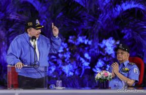 Presidente Daniel Ortega y Vicepresidenta Rosario Murillo presidieron acto del 43 Aniversario de la Policía Nacional