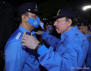 Presidente Daniel Ortega y Vicepresidenta Rosario Murillo presidieron acto del 43 Aniversario de la Policía Nacional