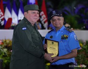 Presidente Daniel Ortega y Vicepresidenta Rosario Murillo presidieron acto del 43 Aniversario de la Policía Nacional