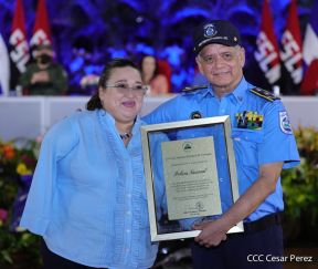 Presidente Daniel Ortega y Vicepresidenta Rosario Murillo presidieron acto del 43 Aniversario de la Policía Nacional