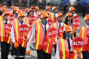 Desfile Policial "En Fuerzas de Victorias" desde la Avenida de Bolívar a Chávez