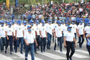 Desfile Policial "En Fuerzas de Victorias" desde la Avenida de Bolívar a Chávez