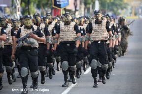 Desfile Policial "En Fuerzas de Victorias" desde la Avenida de Bolívar a Chávez