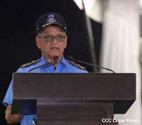 Desfile Policial "En Fuerzas de Victorias" desde la Avenida de Bolívar a Chávez