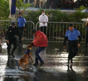 Desfile Policial "En Fuerzas de Victorias" desde la Avenida de Bolívar a Chávez