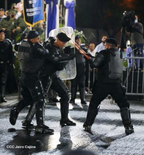 Desfile Policial "En Fuerzas de Victorias" desde la Avenida de Bolívar a Chávez