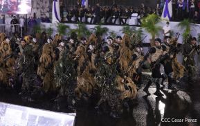 Desfile Policial "En Fuerzas de Victorias" desde la Avenida de Bolívar a Chávez