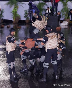 Desfile Policial "En Fuerzas de Victorias" desde la Avenida de Bolívar a Chávez