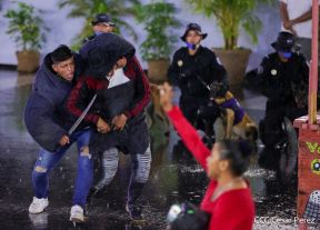 Desfile Policial "En Fuerzas de Victorias" desde la Avenida de Bolívar a Chávez