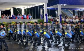 Desfile Policial "En Fuerzas de Victorias" desde la Avenida de Bolívar a Chávez