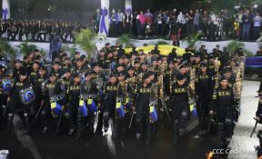 Desfile Policial "En Fuerzas de Victorias" desde la Avenida de Bolívar a Chávez