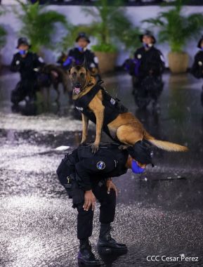Desfile Policial "En Fuerzas de Victorias" desde la Avenida de Bolívar a Chávez