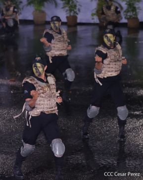 Desfile Policial "En Fuerzas de Victorias" desde la Avenida de Bolívar a Chávez