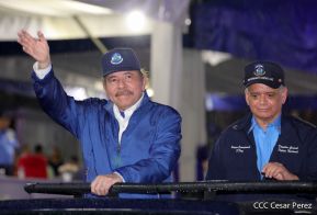 Desfile Policial "En Fuerzas de Victorias" desde la Avenida de Bolívar a Chávez