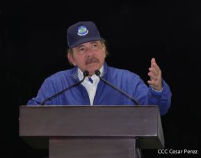 Desfile Policial "En Fuerzas de Victorias" desde la Avenida de Bolívar a Chávez