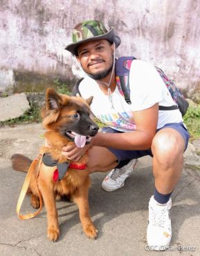 Octubre Victorioso inició con alegre caminata