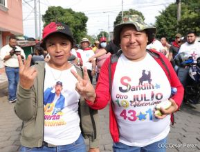 Octubre Victorioso inició con alegre caminata