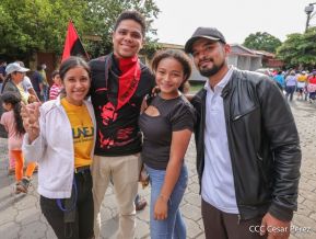 Octubre Victorioso inició con alegre caminata