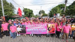 Octubre Victorioso inició con alegre caminata