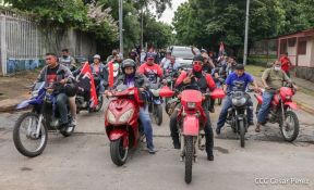 Octubre Victorioso inició con alegre caminata