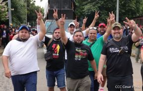 Octubre Victorioso inició con alegre caminata