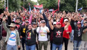 Octubre Victorioso inició con alegre caminata